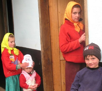 У селі Раштівці вчиться півтисячі учнів, з них майже половина – діти «не таких», адже чотирнадцять сімей мають понад десять дітей. Фото автора.