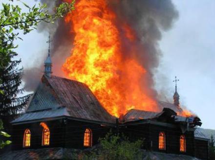 Культовий вандалізм або чому в Україні горять церкви?
