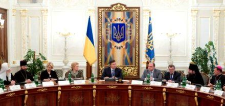 Янукович вважає, що навесні разом з природою оживає мораль