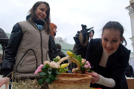 Фестиваль великодніх кошиків: у Києво-Печерській Лаврі відкрився Благодійний Пасхальний ярмарок